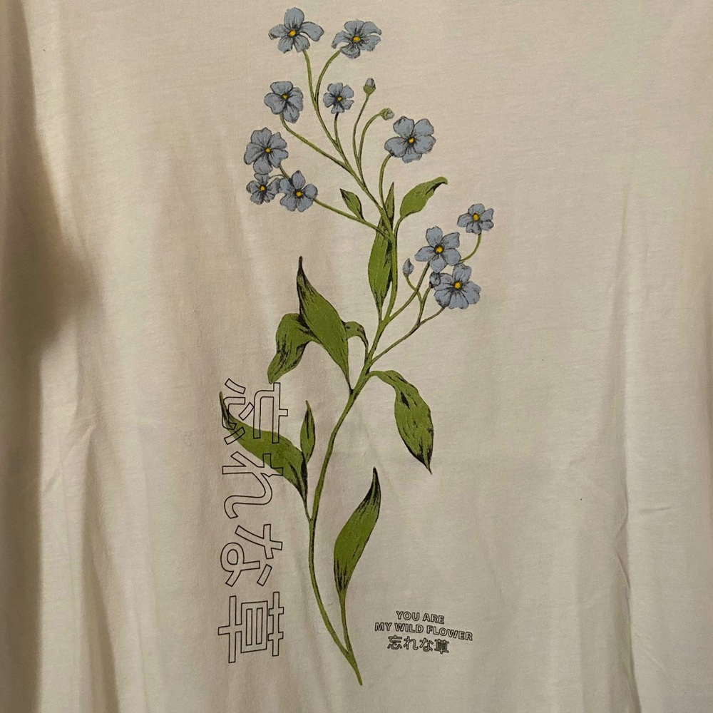 H&M NWT Graphic Flower Tee rolled sleeves